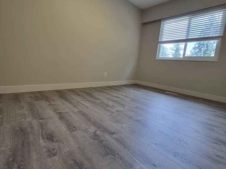 3853 Clematis Cres — Photo 18