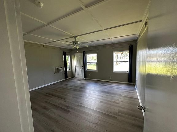 5th image of 317 E Crystal Dr