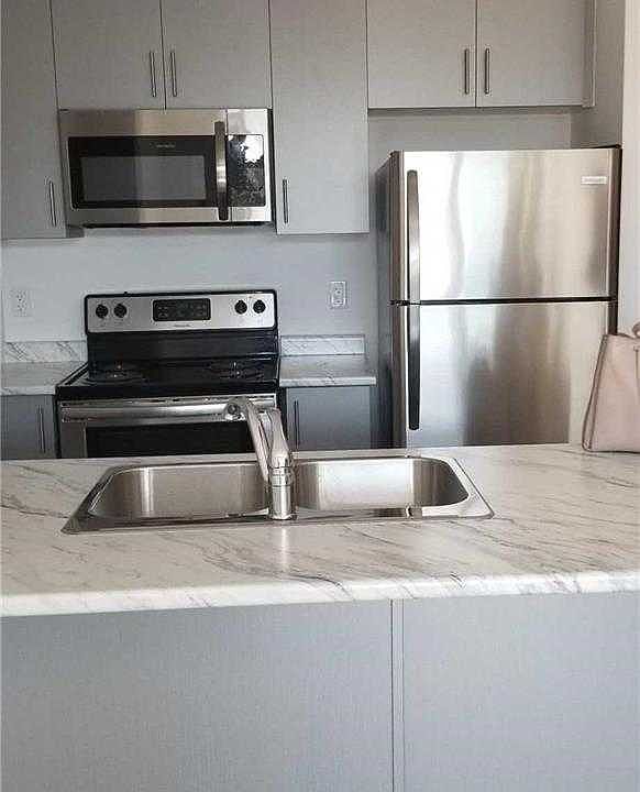 2nd image of 101 Shoreview Pl #323