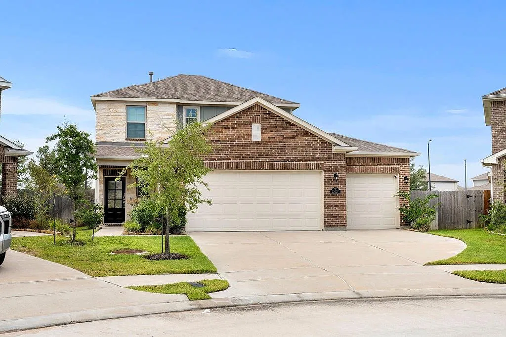 4 bed, 2.5 bath, 2320 sqft, $2,750 — Photo 1