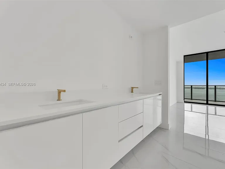 700 NE 24th St #3806 — Photo 18