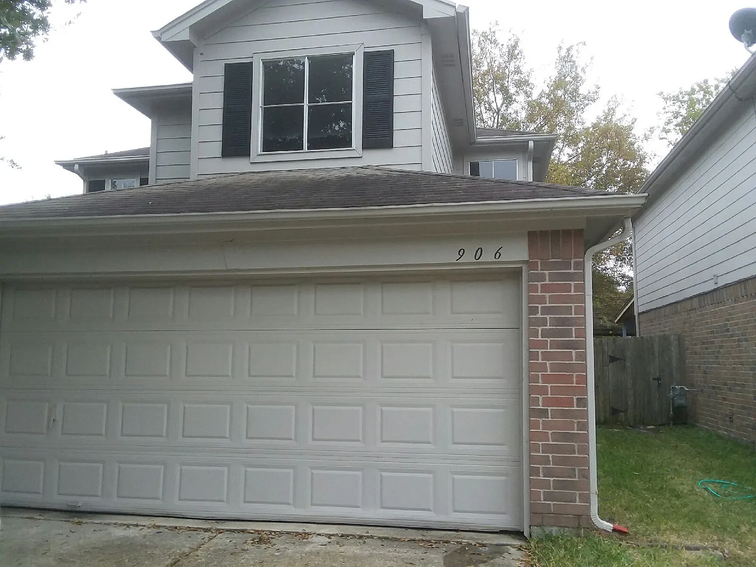 906 Oak West - 1 — Photo 3