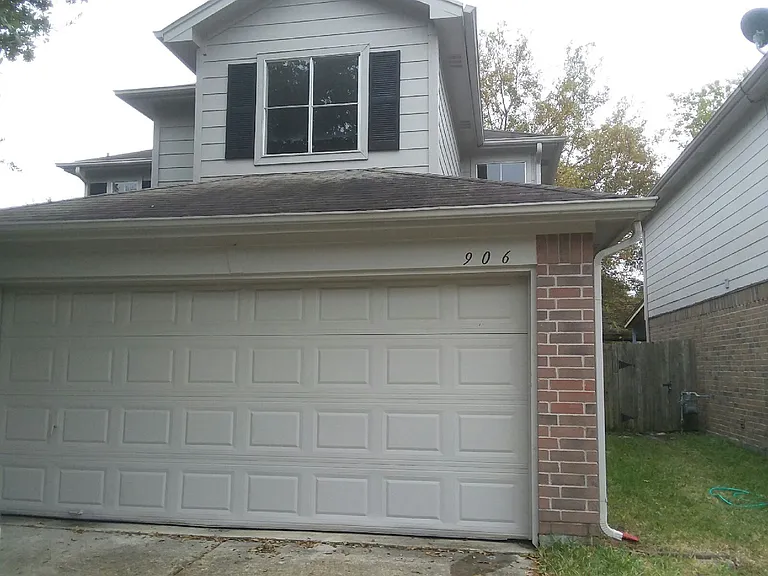 906 W Oak Dr — Photo 3