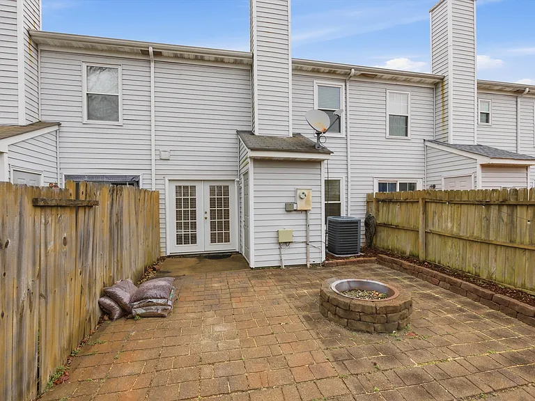 435 Greenview Dr — Photo 24