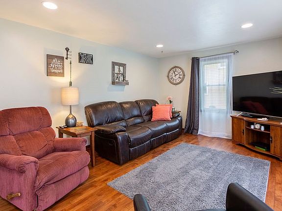 Beautiful HW floors in LR