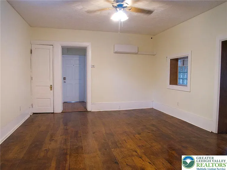 1020 Ferry St #1 — Photo 10