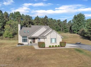 741 Vivian Ln, Oxford, MI 48371