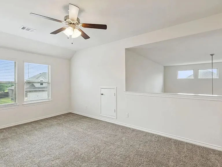 401 Gallop Dr — Photo 6