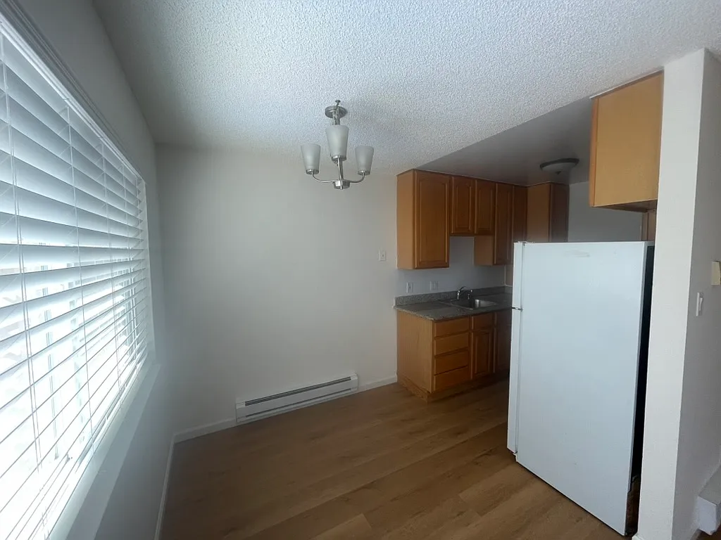 974 Nora Way — Photo 2