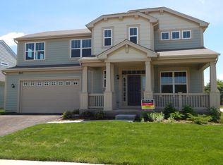 221 Pawtucket Ave, Elgin, IL 60124