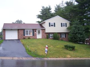 135 Buchland Rd, Ephrata, PA 17522
