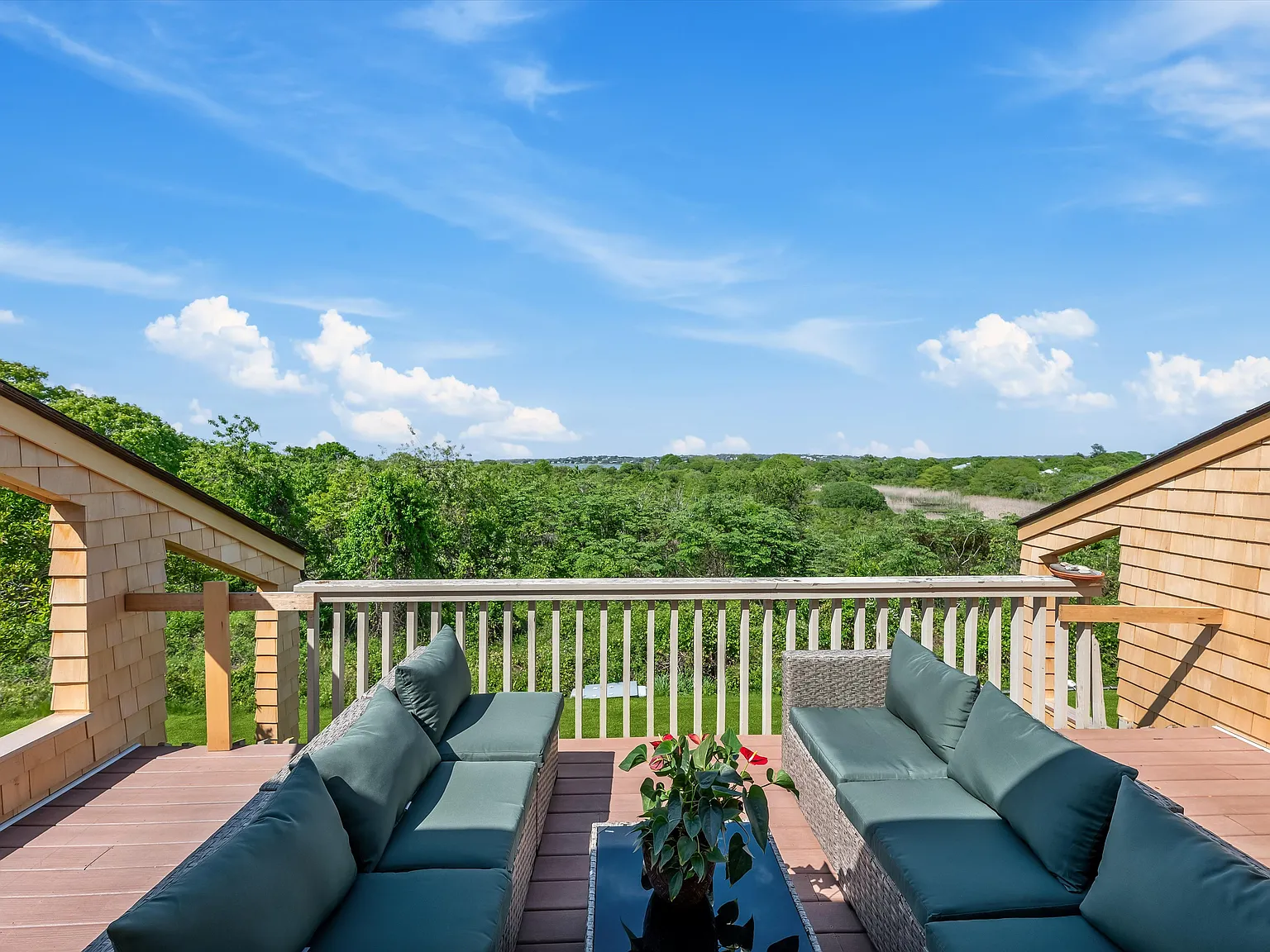 The Perfect Montauk Summer Escape with Lake views — Photo 2