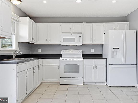 4th image of 105 Marl Dr