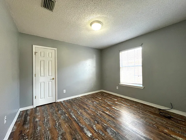 8380 Jeptha Ct — Photo 6