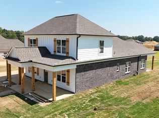 586 Wells Dr, Hernando, MS 38632