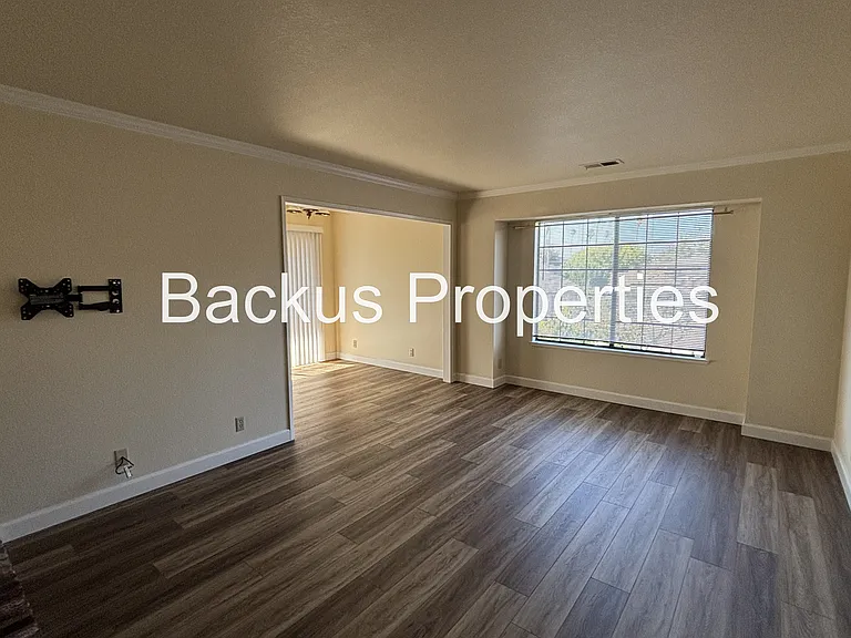 1054 Padre Dr #4 — Photo 3