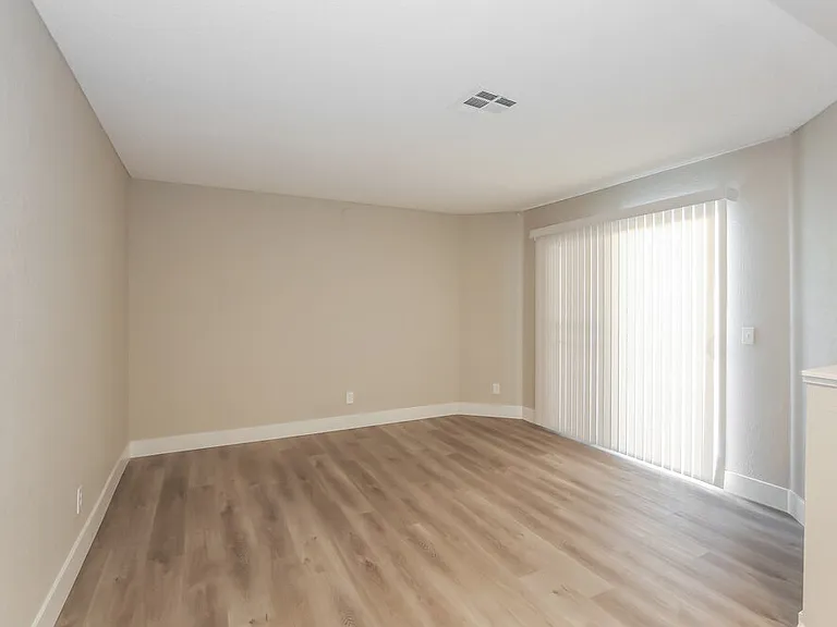 1403 Harmony Hill Dr — Photo 5