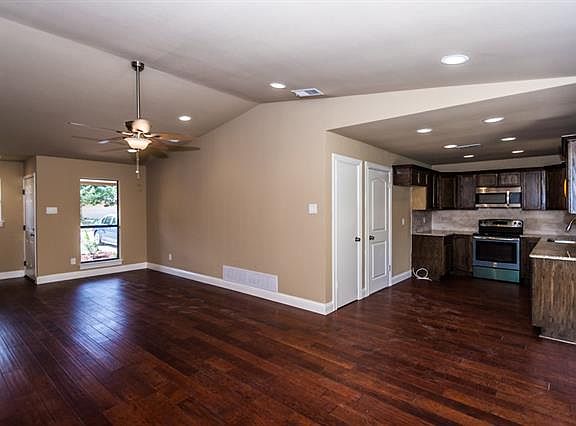 4th image of 2630 Arlington Ln