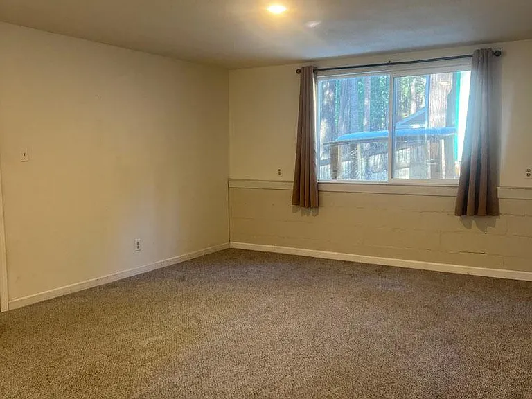 4924 Golden St — Photo 11