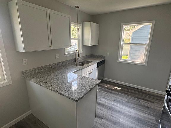 4th image of 630 17th Ave N