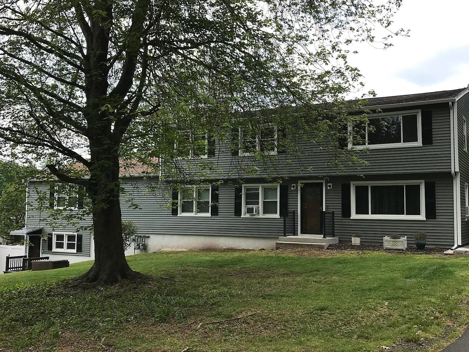 3 bed, 1060 sqft, $2,275 — Photo 1