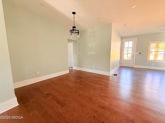 2nd image of 2371 Kensington Rd