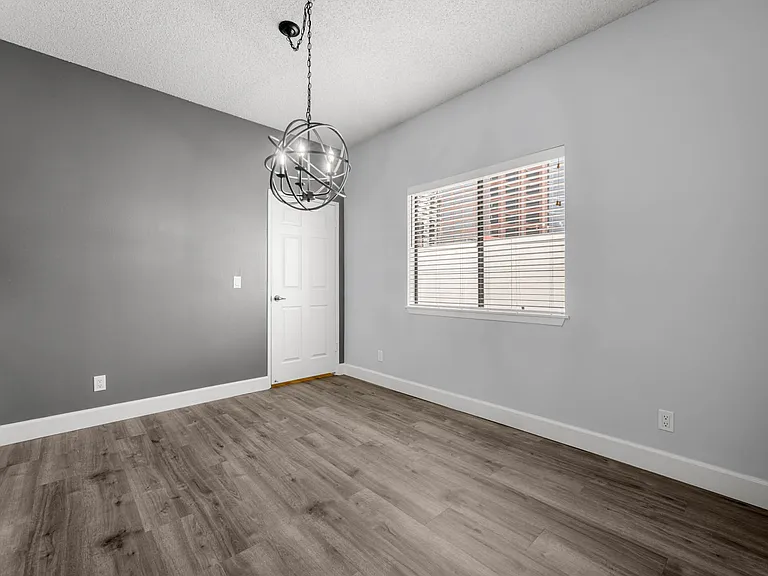 11800 Goshen Ave — Photo 3