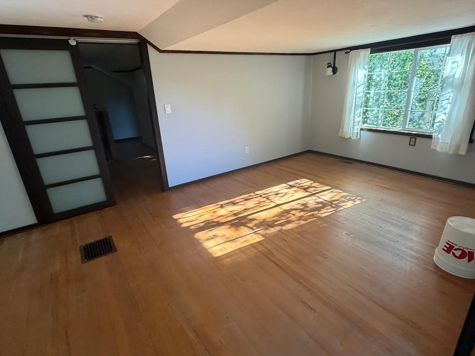 3 bed, 2976 sqft, $3,595 — Photo 3