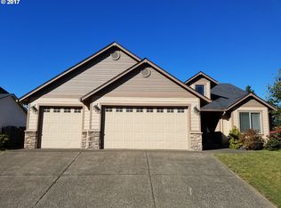 417 N 8th Pl, Carlton, OR 97111
