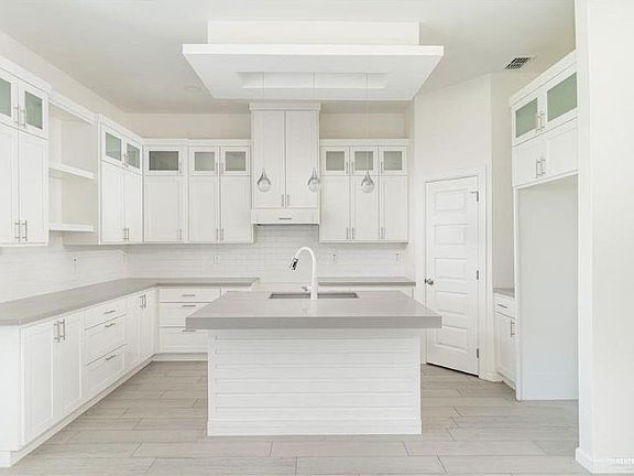 3rd image of 1505 E Encino Ave