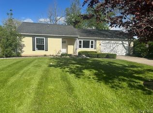 63 Lindhurst Dr, Lockport, NY 14094