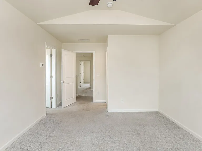 302 Freeman Cir — Photo 10