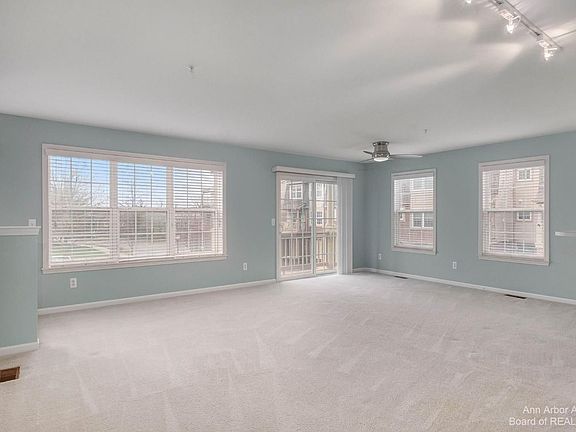 3rd image of 2761 Barclay Way