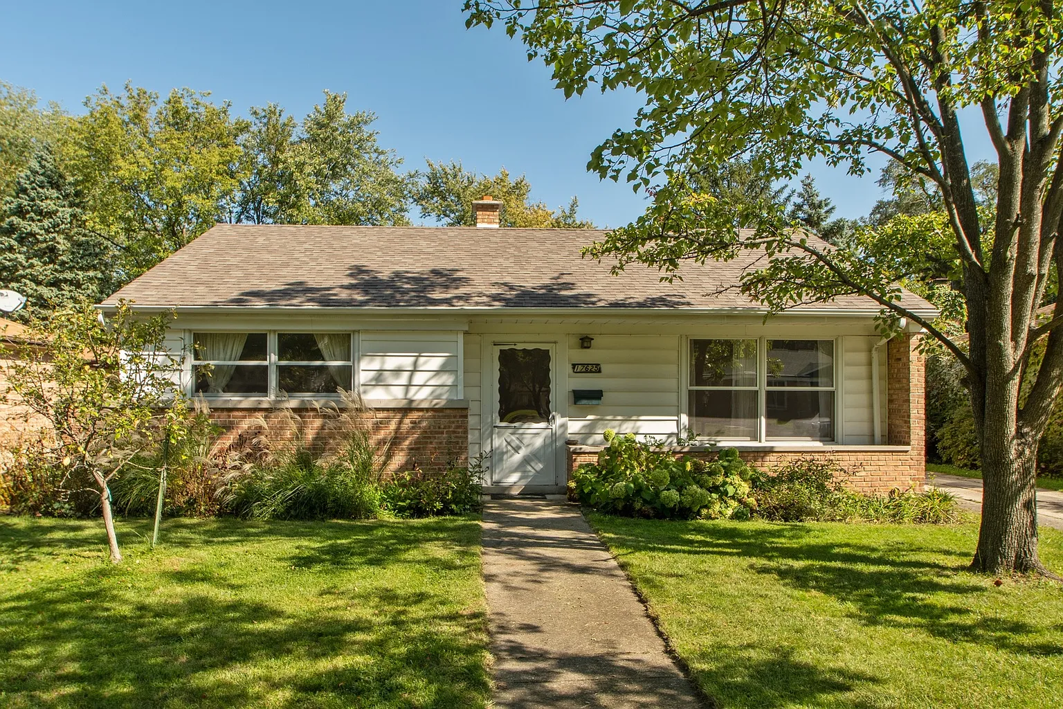 17625 Howe Ave photo 1