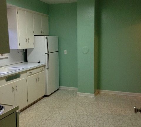 4th image of 408 S Birch St