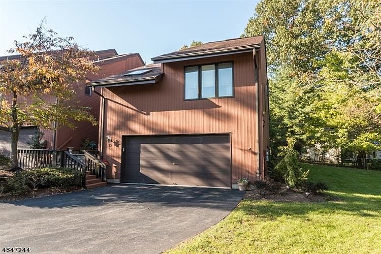 1st image of 10 Mullarkey Dr