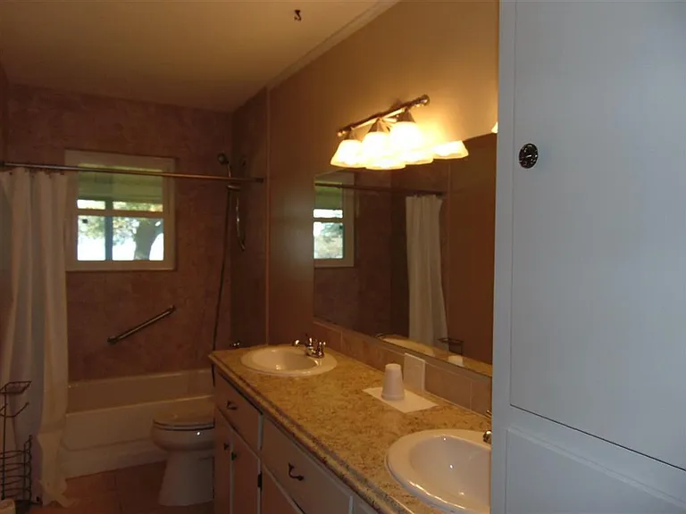 504 N Chaparral — Photo 6