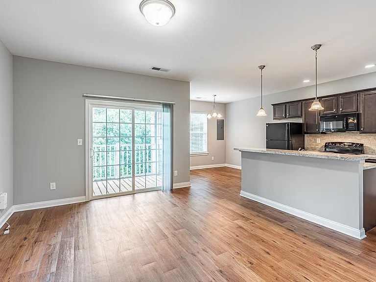 Palomar View Apartments — Photo 23