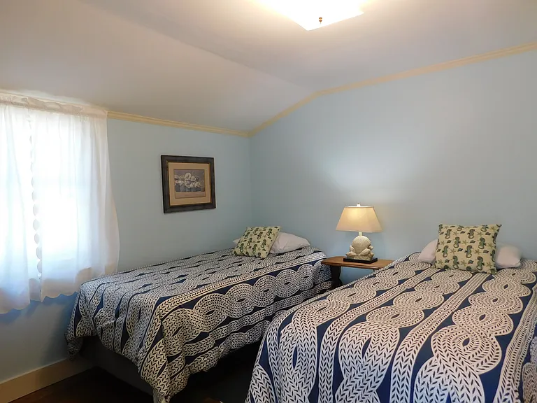 70 E Grand Ave — Photo 37