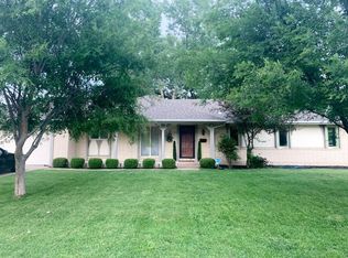 2122 N Edgemoor Dr, Wichita, KS 67208