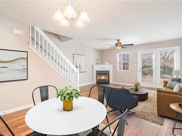 5 Sidney Marie Ct, Greensboro, NC 27407