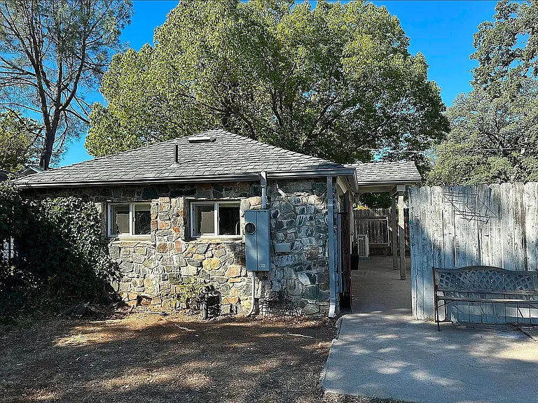 1254 Live Oak Ln — Photo 9