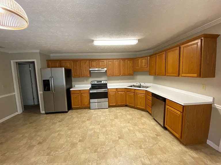 1405 Glenfield Dr — Photo 2