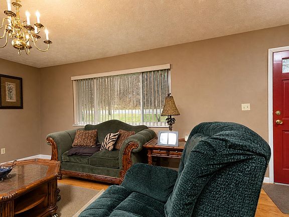 4th image of 1647 Fort Gay Rd
