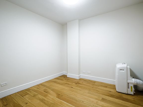 5th image of 230 E 44th St APT 4F
