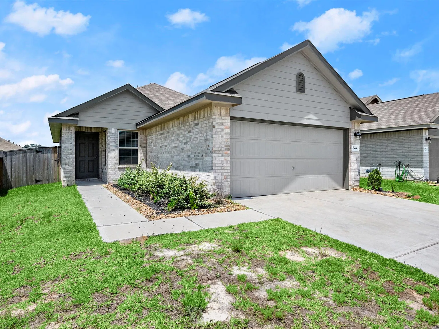 3 bed, 2.0 bath, 1188 sqft, $1,595 — Photo 3