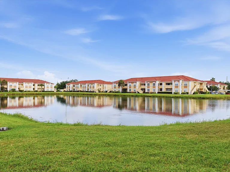 1015 Villagio Cir #201 — Photo 31