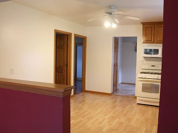 eat-in kitchen