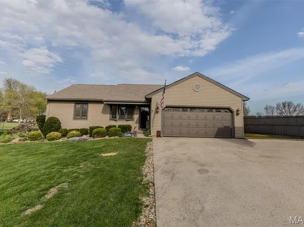 7 Hickory Ln, Carlinville, IL 62626