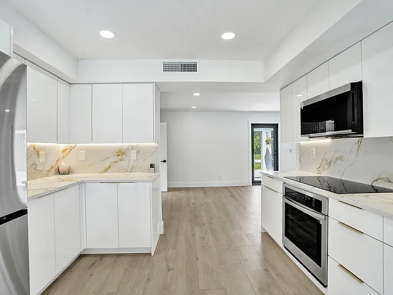 840 SW 3rd St — Photo 23